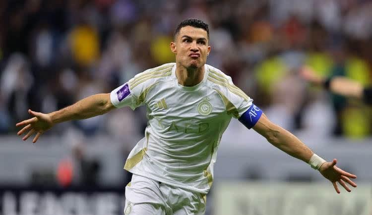 关于皇家马德里观众热烈欢呼！，C罗迎来五赛季出色发挥热度持续攀升的信息-爱游戏官网