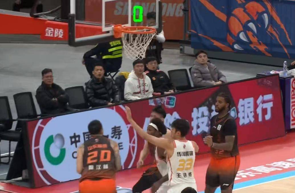 赛地聚焦：CBA常规赛国际比赛日热度飙升；山东男篮强势反弹；管理层满意；身体对抗强度拉满的简单介绍-ayx